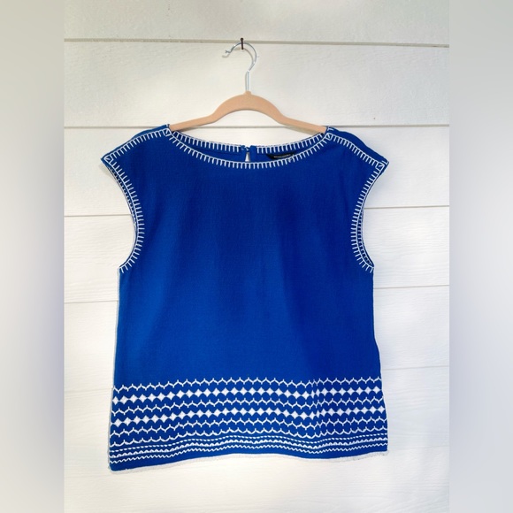 Banana Republic blue top with white embroidered detailing. Size small - Picture 1 of 6